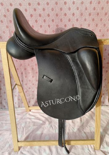 London Dressage Saddle